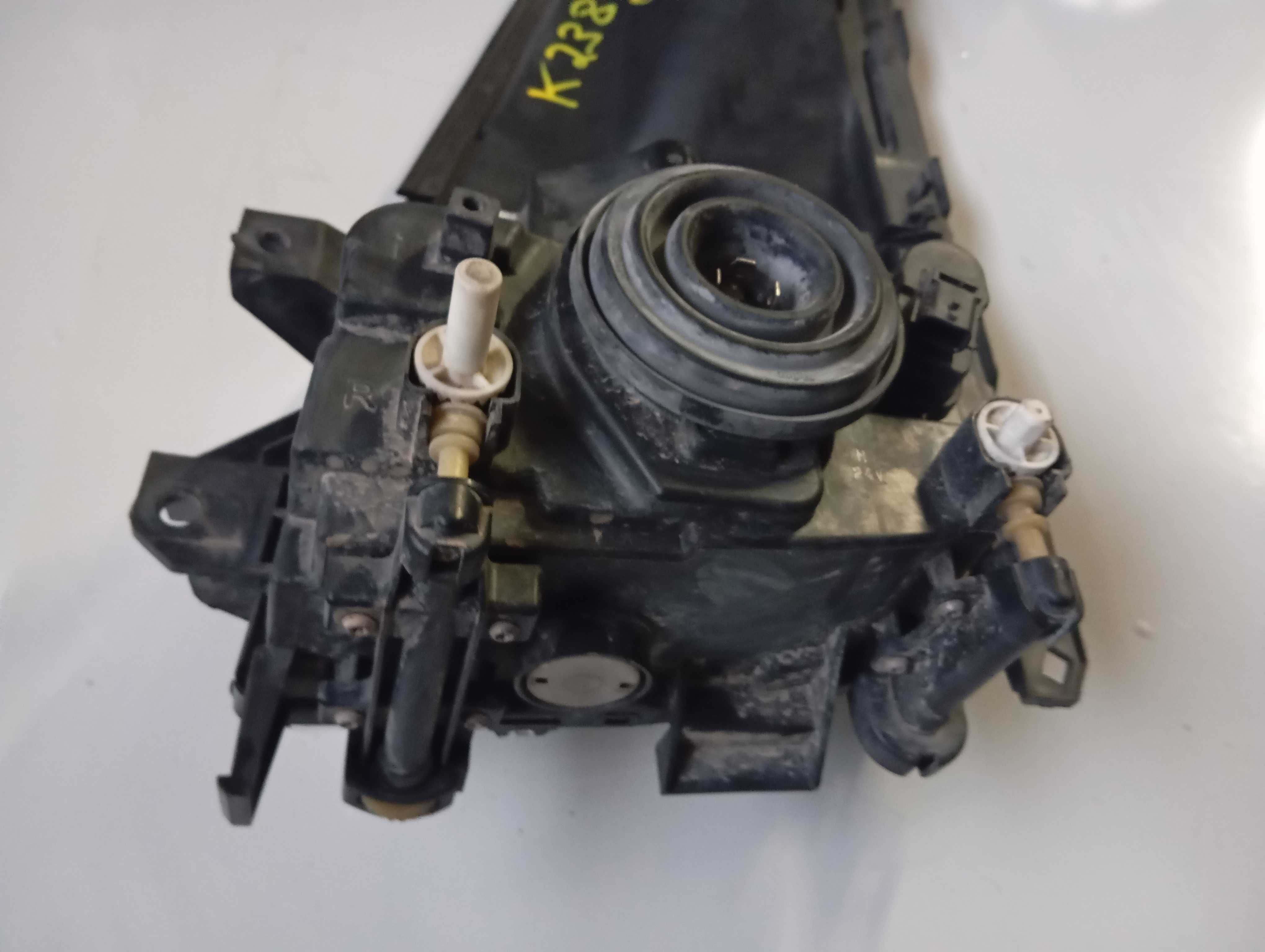 Prawa przednia lampa do Nissan Cabstar / Renault Maxity K238-01