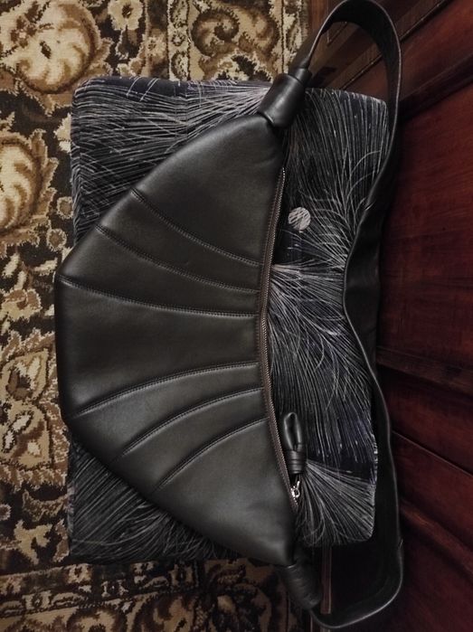 Кожаная сумка шоколад в стиле lameire Croissant Bag Dark Chocolate