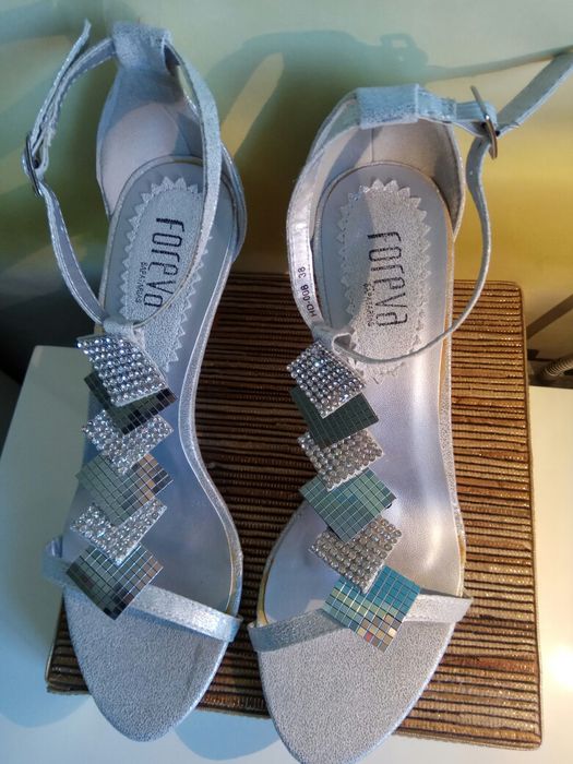 Sandálias novas prateadas FOREVA T. 38