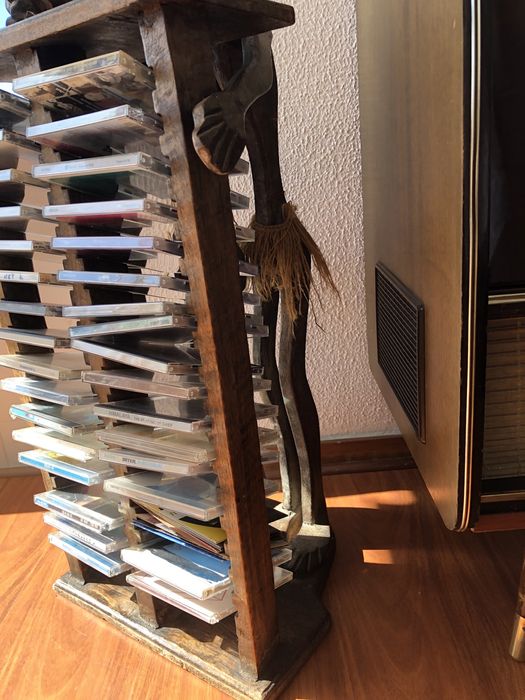 Torre para cds em madeira