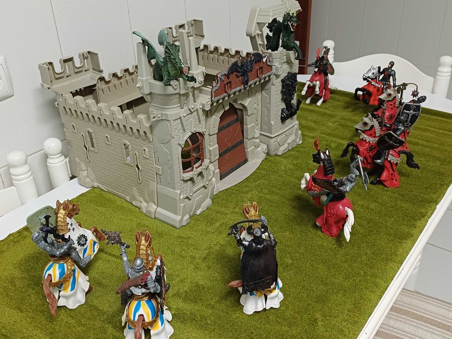 Castelo com 2 Dragões e 8 Cavaleiros Medievais