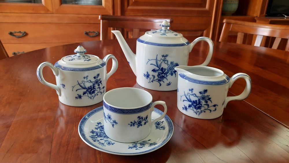 Serviço de chá de porcelana Vista Alegre, modelo Xangai