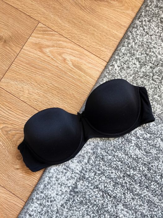 Biustonosz samonośny bez ramiączek czarny 34C (UK)
