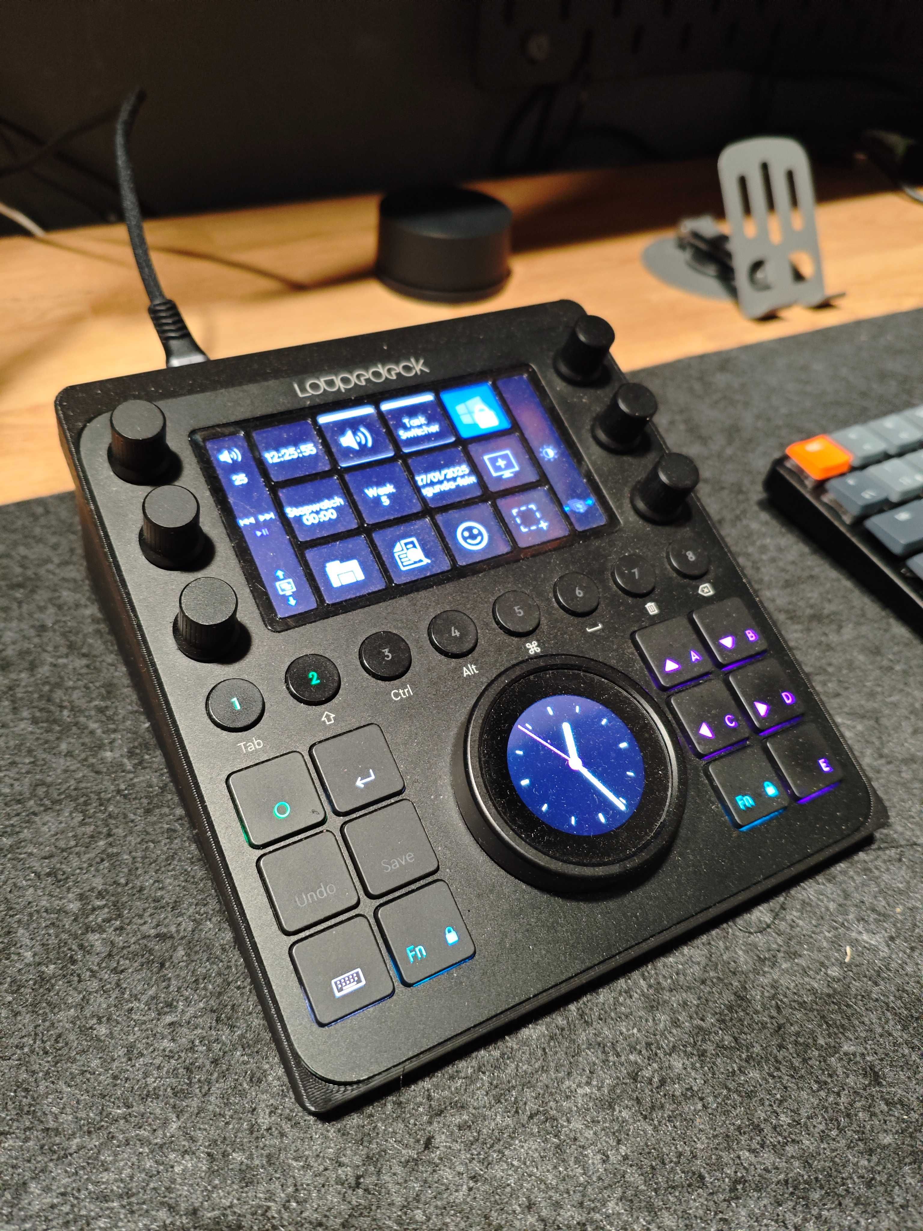 Loupedeck CT (em excelente estado) vendo ou troco por Loupedeck Live