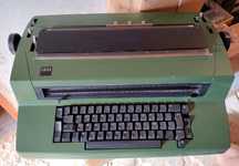 Máquina de escrever elétrica IBM