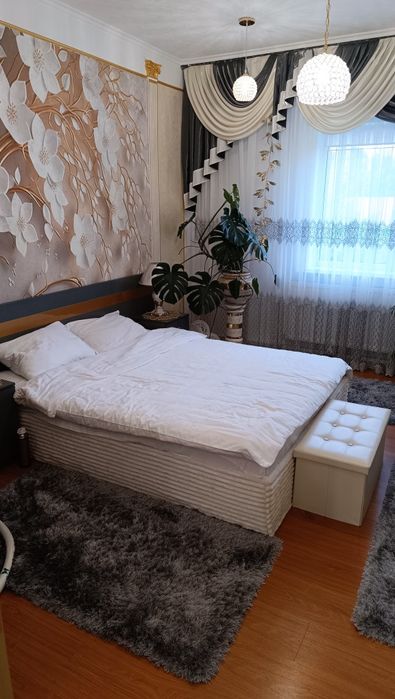 Оренда будинку з басейном на Роші