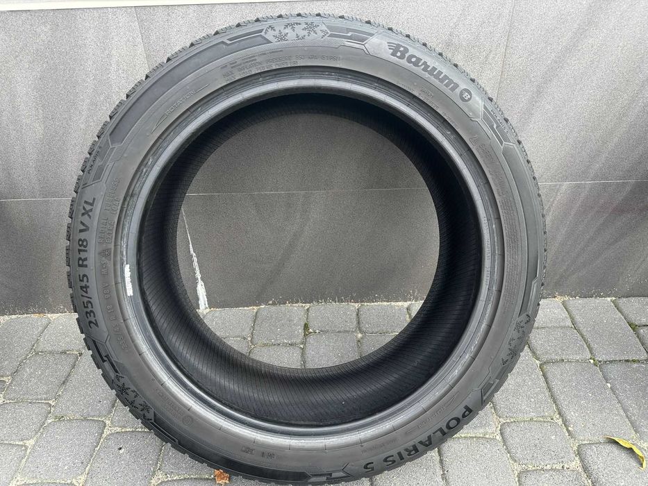 Komplet używanych opon zimowych BARUM 235/45 R18