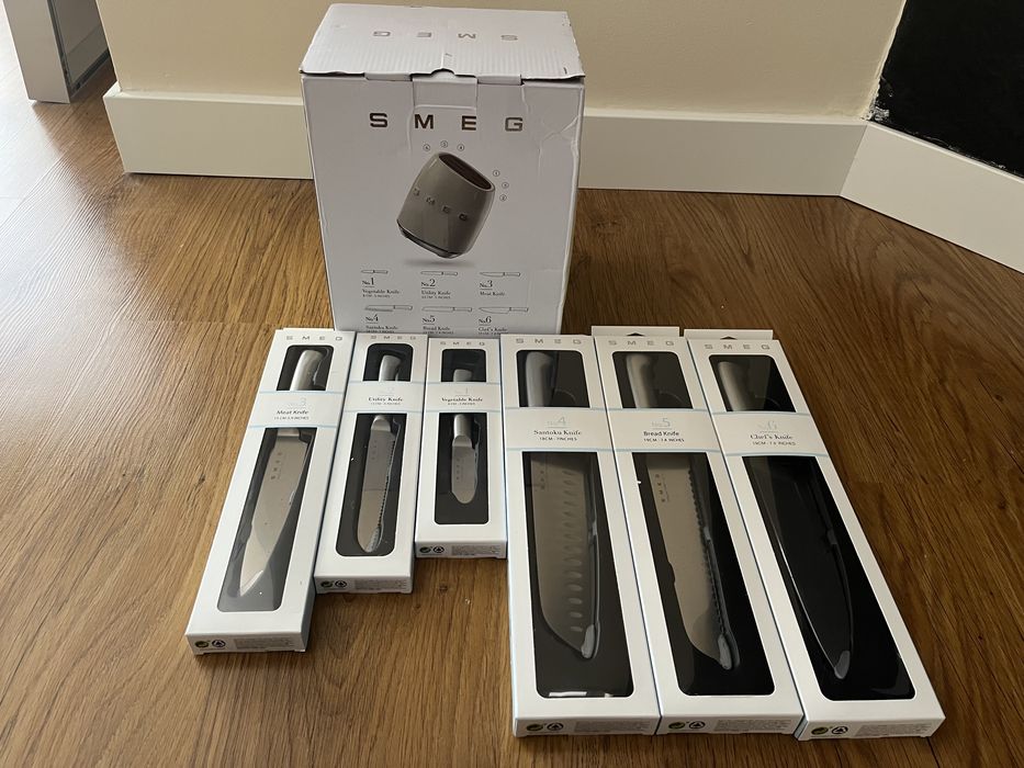 Vendo Bloco + 6 facas SMEG - NOVO!