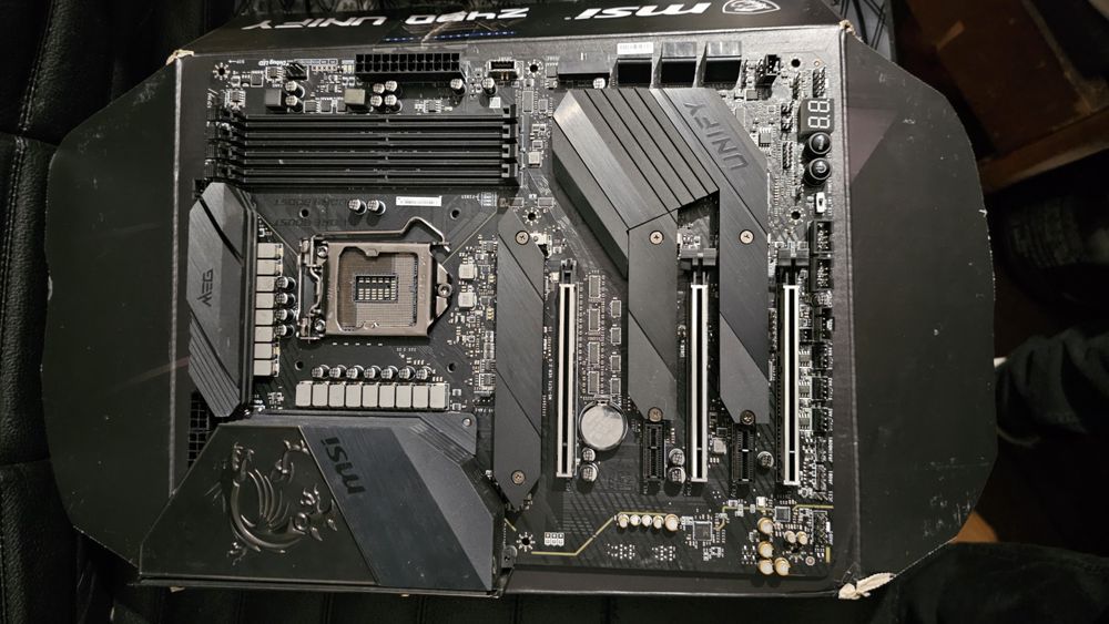 Топова плата MSI Z490 UNIFY. I7 10700KF 8/16. DDR4 GSKILL32GB 4400RGB