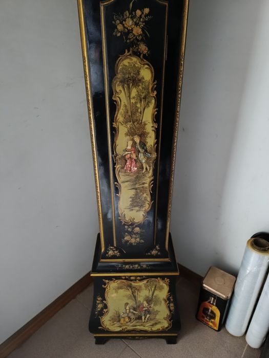 Relógio de pé antigo