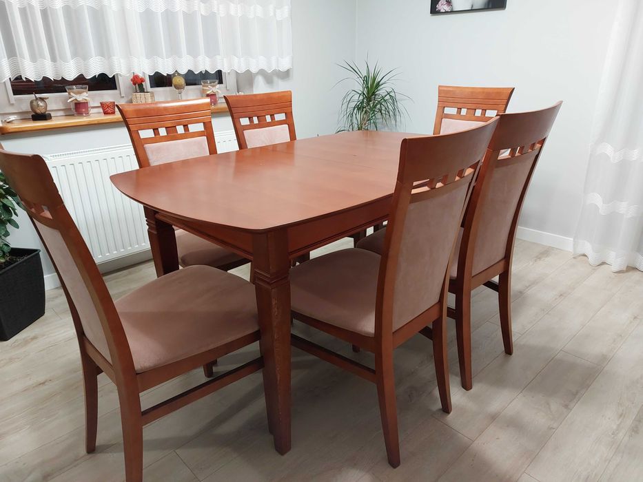 Stół drewniany i 6 krzeseł
