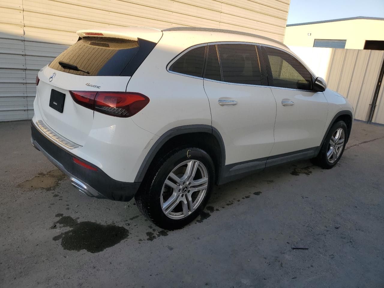 Mercedes-Benz GLA 2021 | Benzyna | 51 000 mil | Z USA – bezwypadkowy, po reposesji |