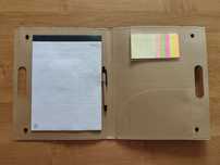 Teczka papierowa: notes A4, długopis, samoprzylepne kartecz