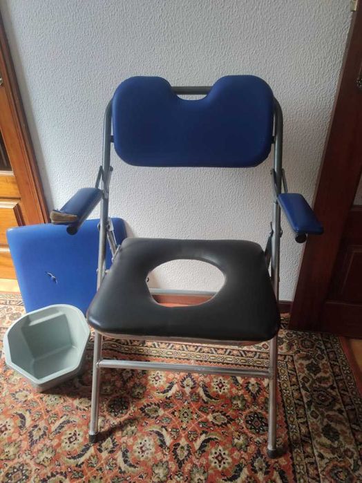 Cadeira sanitária para idosos