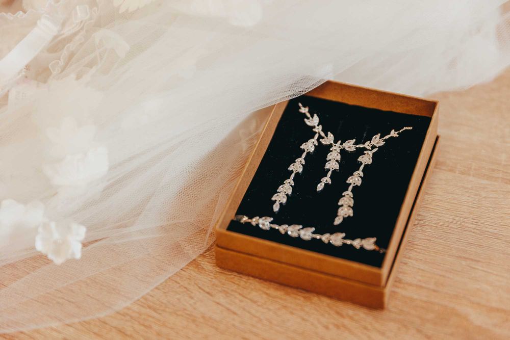 Suknia Ślubna rozmiar S, dwa welony, dodatki