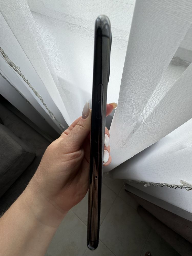 Продам. iPhone 11 Pro +у подарунок два чохла