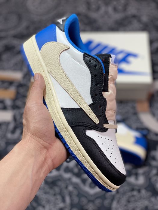 Nike air jordan 1 low  x Travis scott