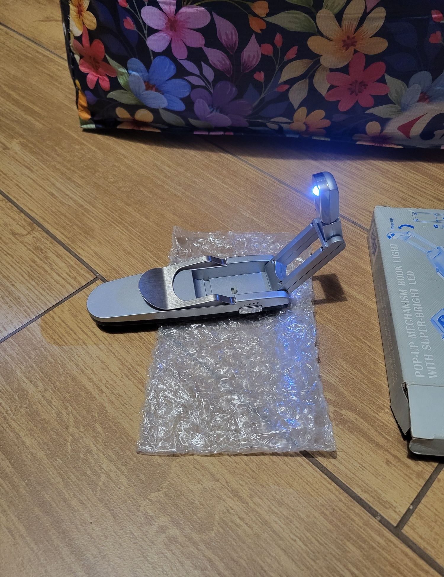 NOWA mocna lampka Led z mechanizmem pop-up