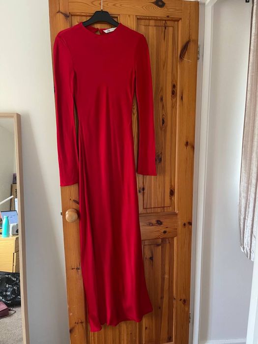 Червона сукня Zara
