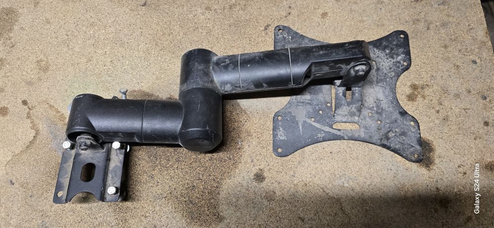 Oddam za darmo regulowany uchwyt do telewizora