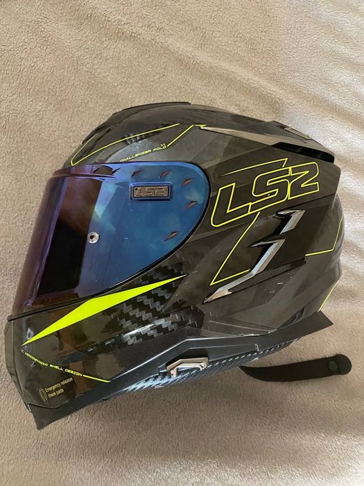 Продам мотошолом новий  з комплектом нових візіров до нього