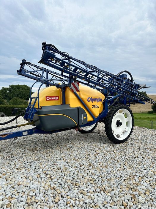 Caruelle Optima 250  Opryskiwacz Ciągany CAruelle Berthoud Hardi John Deere