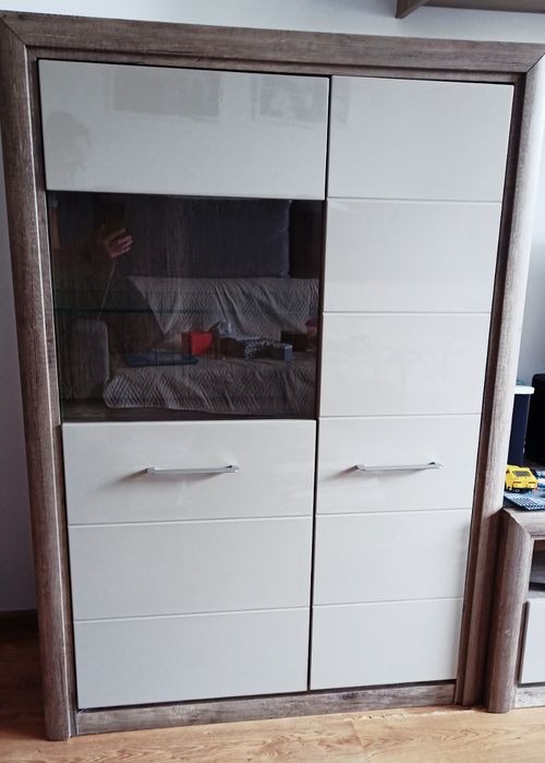 Szafka witryna Koen 2 kolor szary piaskowy połysk Black Red White