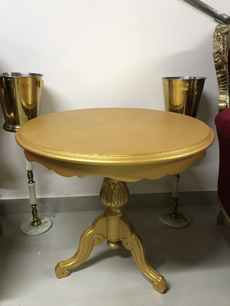 Złoty stolik antyczny