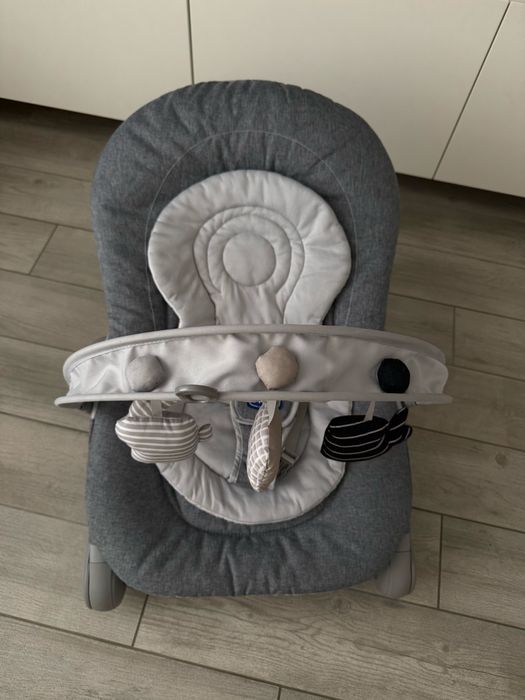 Шезлонг, крісло гойдалка