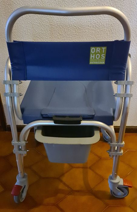 Cadeira de banho e sanitária