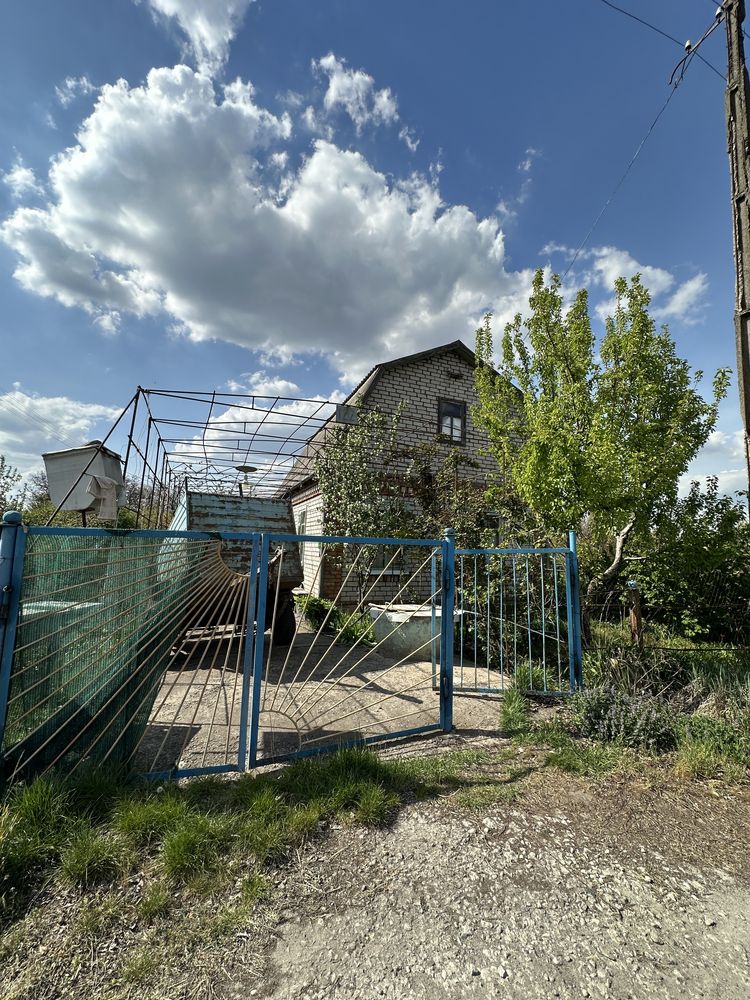 Продаємо дачу біля річки