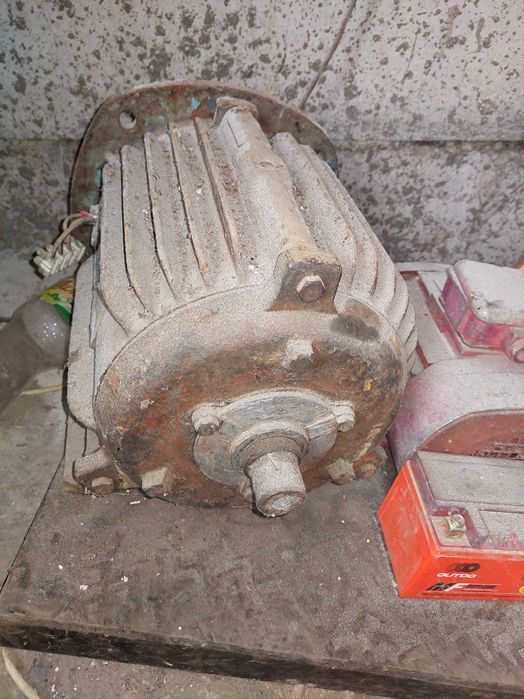 Продам електро двигуни