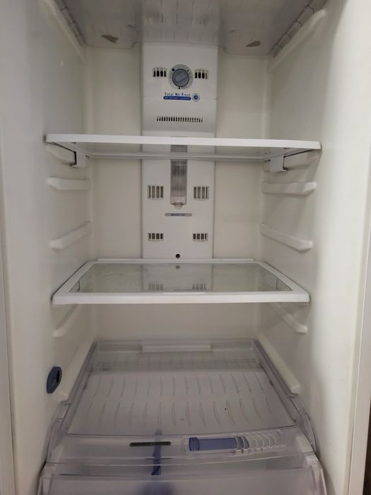 Продам двокамерний холодильник Whirlpool ARC 4020 No Frost