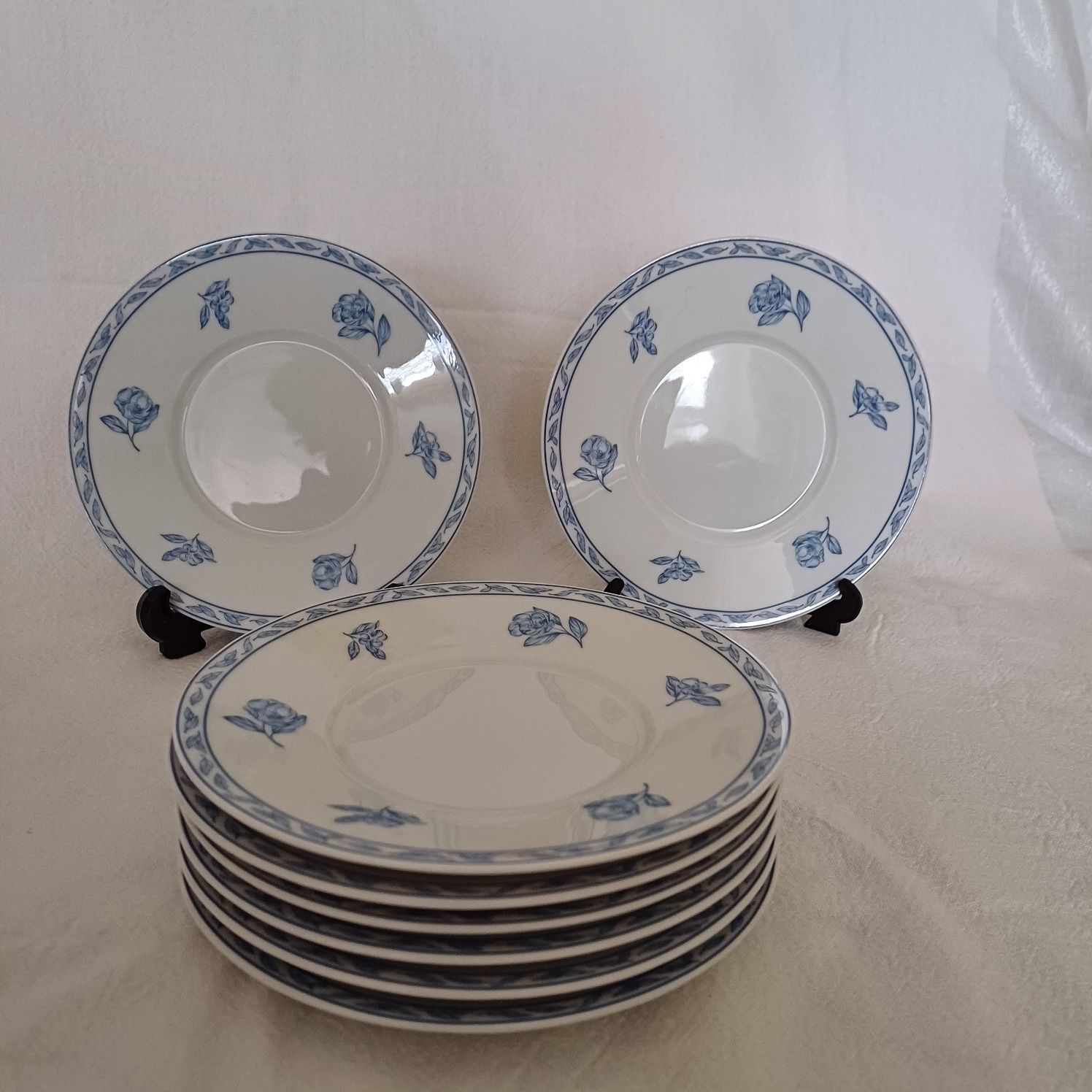 Rosenthal w klasycznej elegancji- 8 talerzyków deserowych