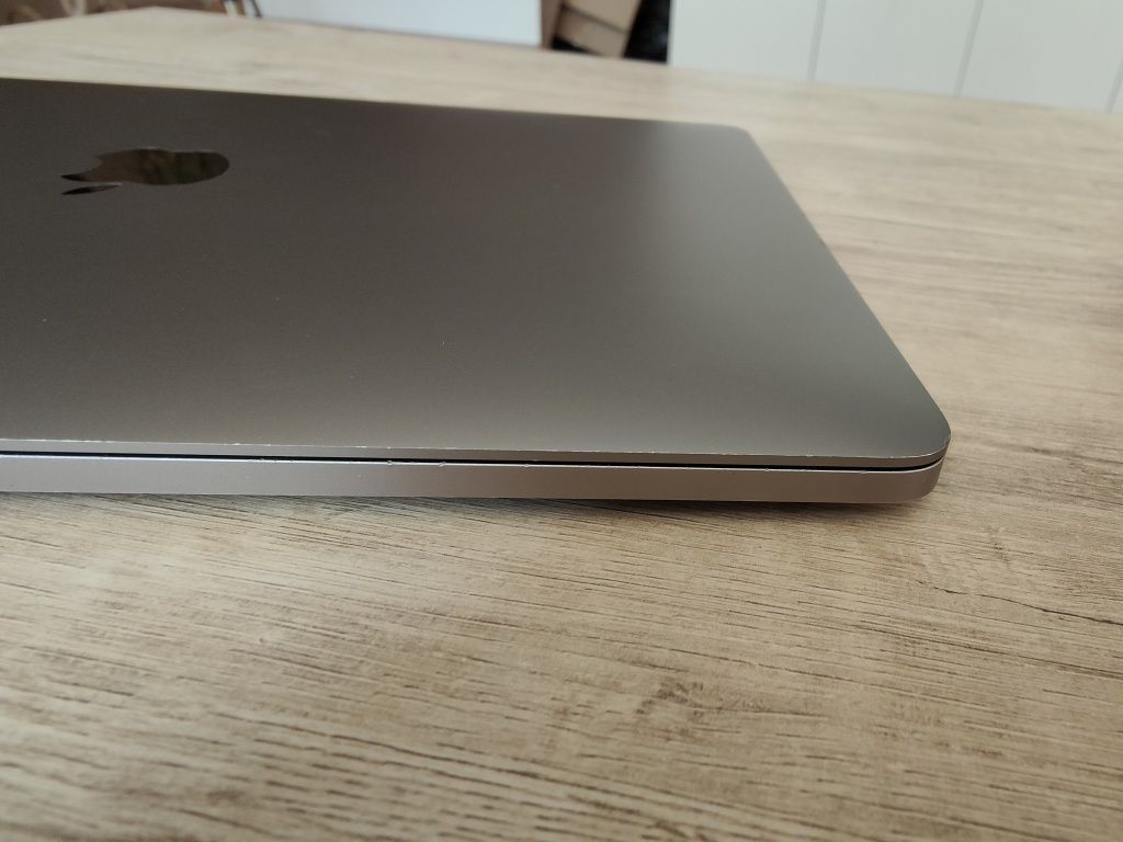 Macbook pro 13 2018 живой