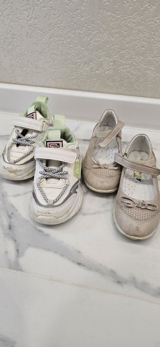 Отдам даром детскую обувь