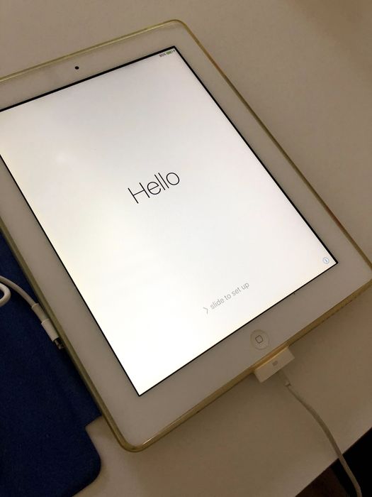 Apple iPad 2 with Case - Fully Functional (Campo de Ourique, Lisbon)