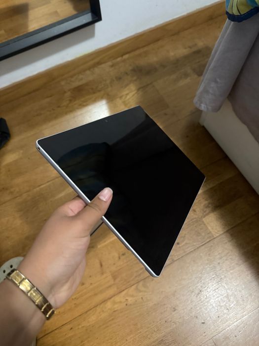 Microsoft Surface Pro with box64586334270723121
