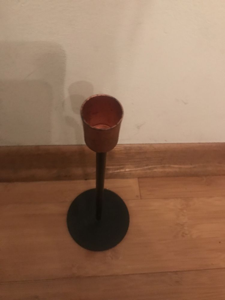 Duka prosty świecznik metalowy wysokość 24 cm średnica podstawy 8 cm