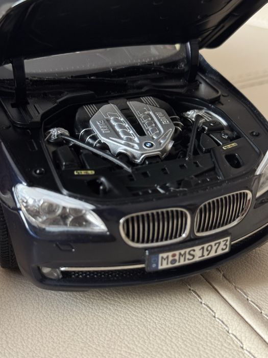 Коллекционная Модель авто BMW 750Li series long (F02), метал.