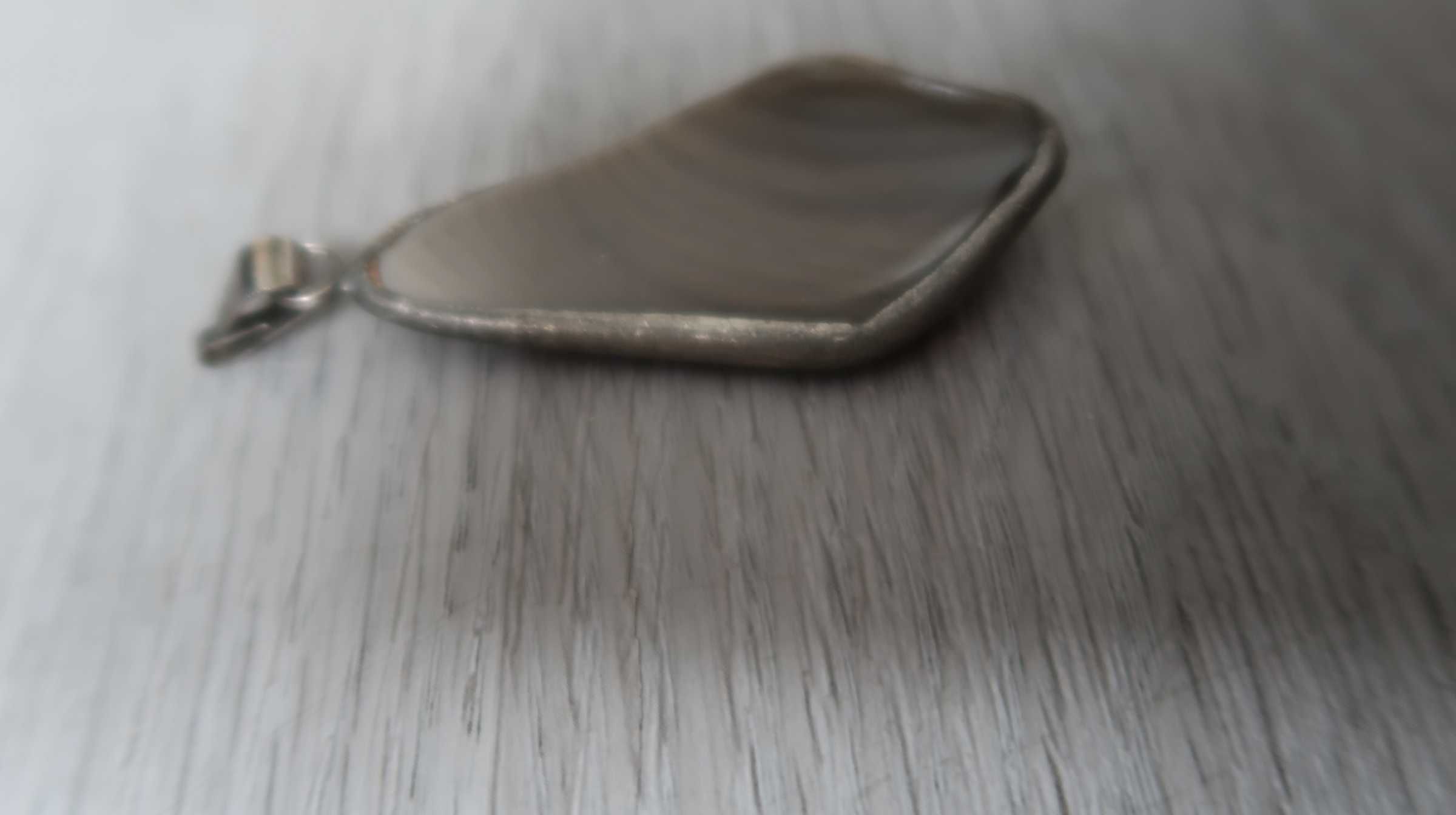 Krzemień pasiasty zawieszka wisiorek naszyjnik w oplocie metal