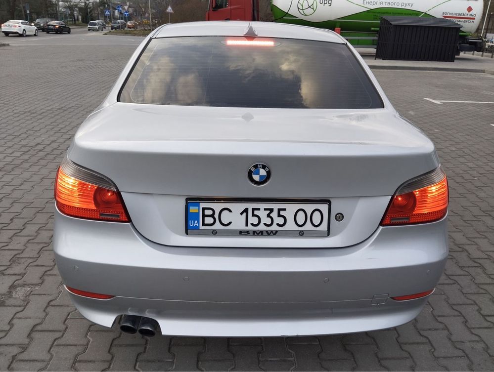 BMW 5 series / 520i