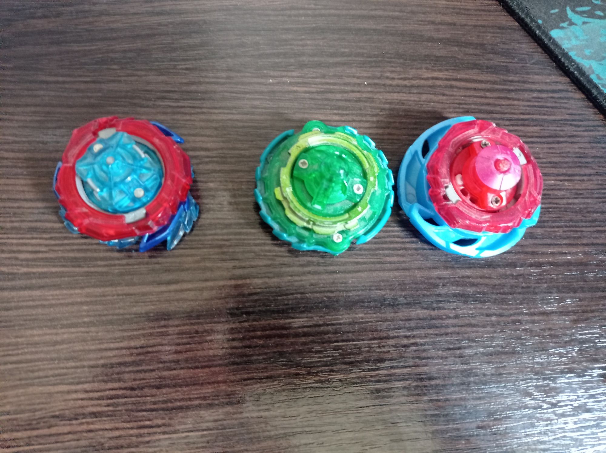 Продаю Beyblade burst.