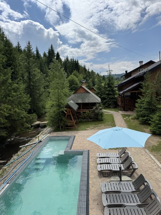 Котедж на 12осіб. Басейн з підігрівом, дит майданчик, сауна.