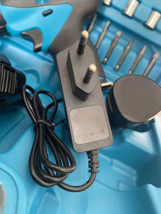 Акумуляторний шуруповерт в кейсі на 12v