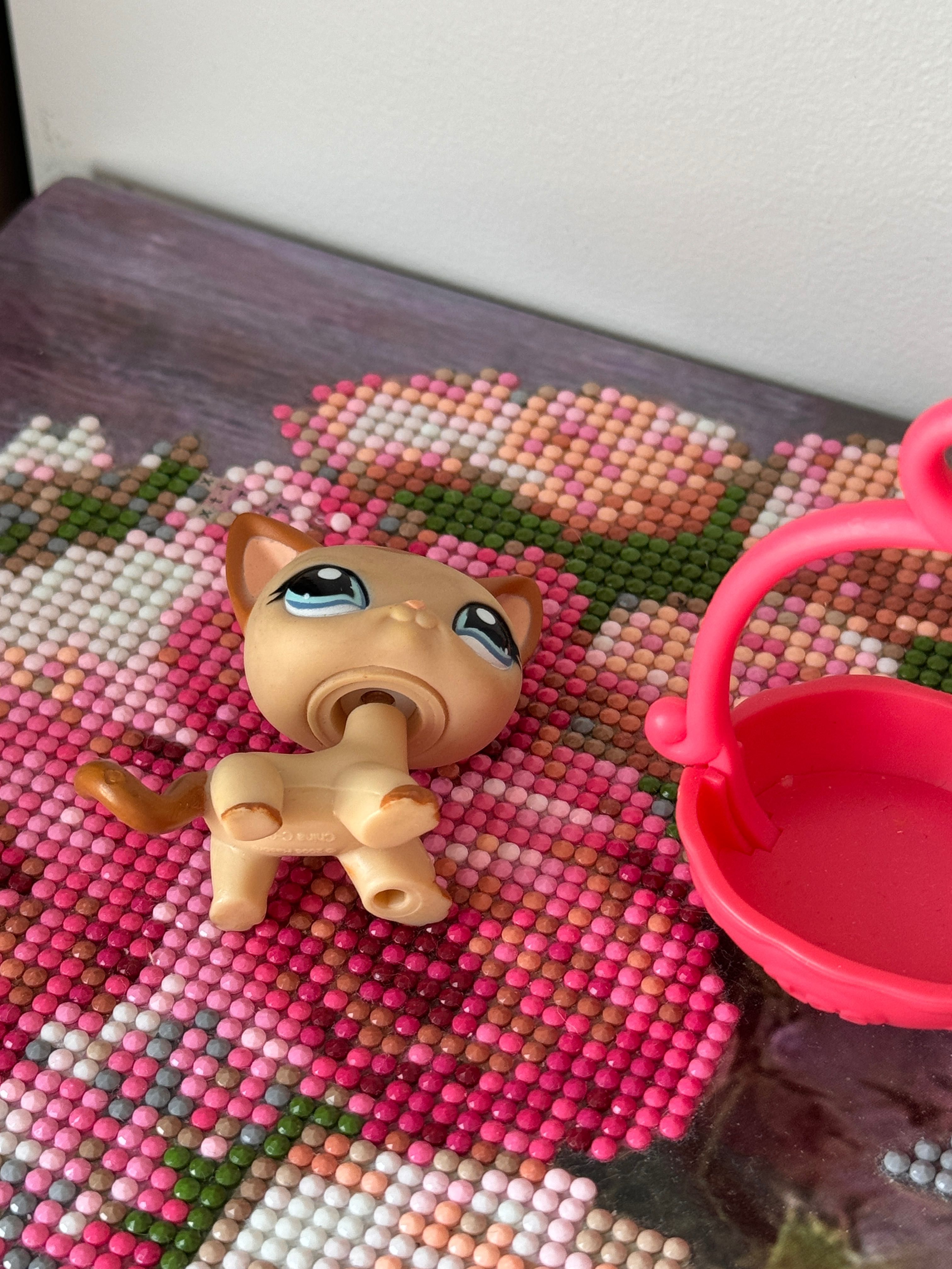Стоячка челка LPS littlest pet shop кошечка с аксесуаром