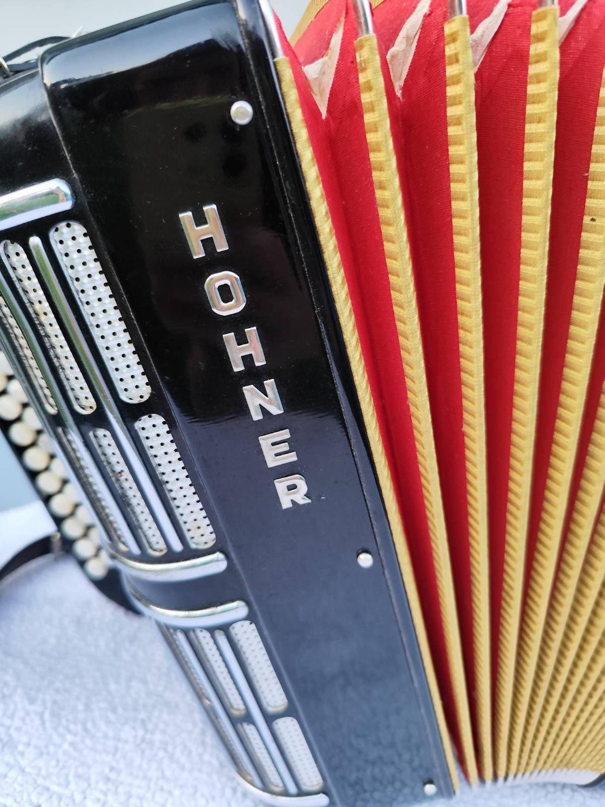 Akordeon firmy Hohner Verture strój CF