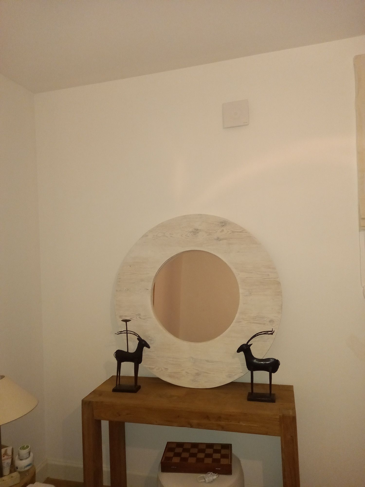 Duże lustro ze starego drewna