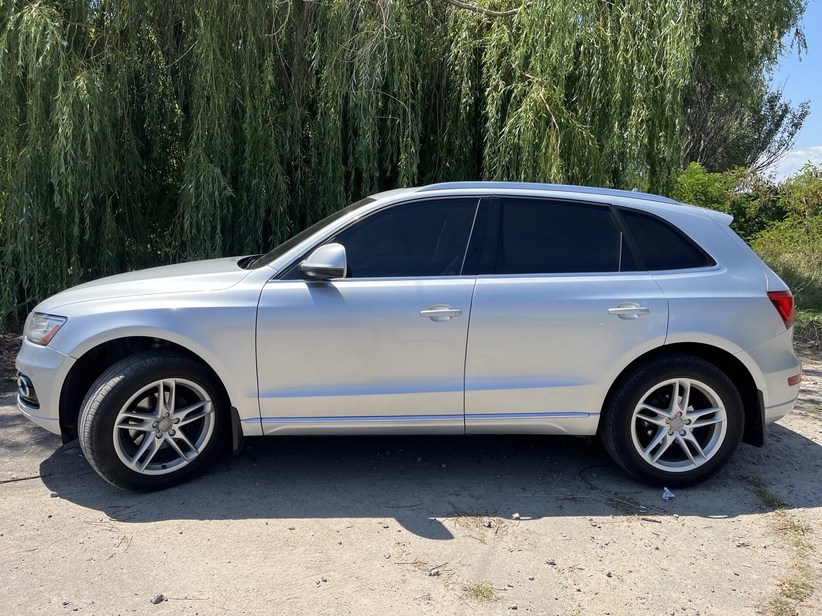 Audi Q5 PREMIUM PLUS 2013 2.0 Quattro
Автомобіль у відмінному стані, п