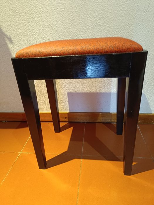 Banqueta em madeira